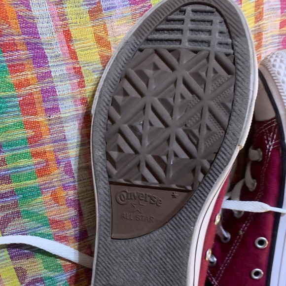 Nearly New Low Top Burgundy Converse!!!! - Picture 6 of 6